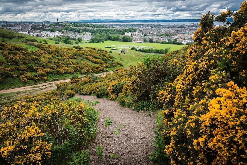 Holyrood Park Main Door Apartment Edinburgh Dış mekan fotoğraf